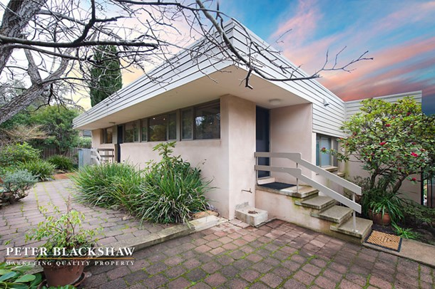 11 Oakes Street, Cook ACT 2614