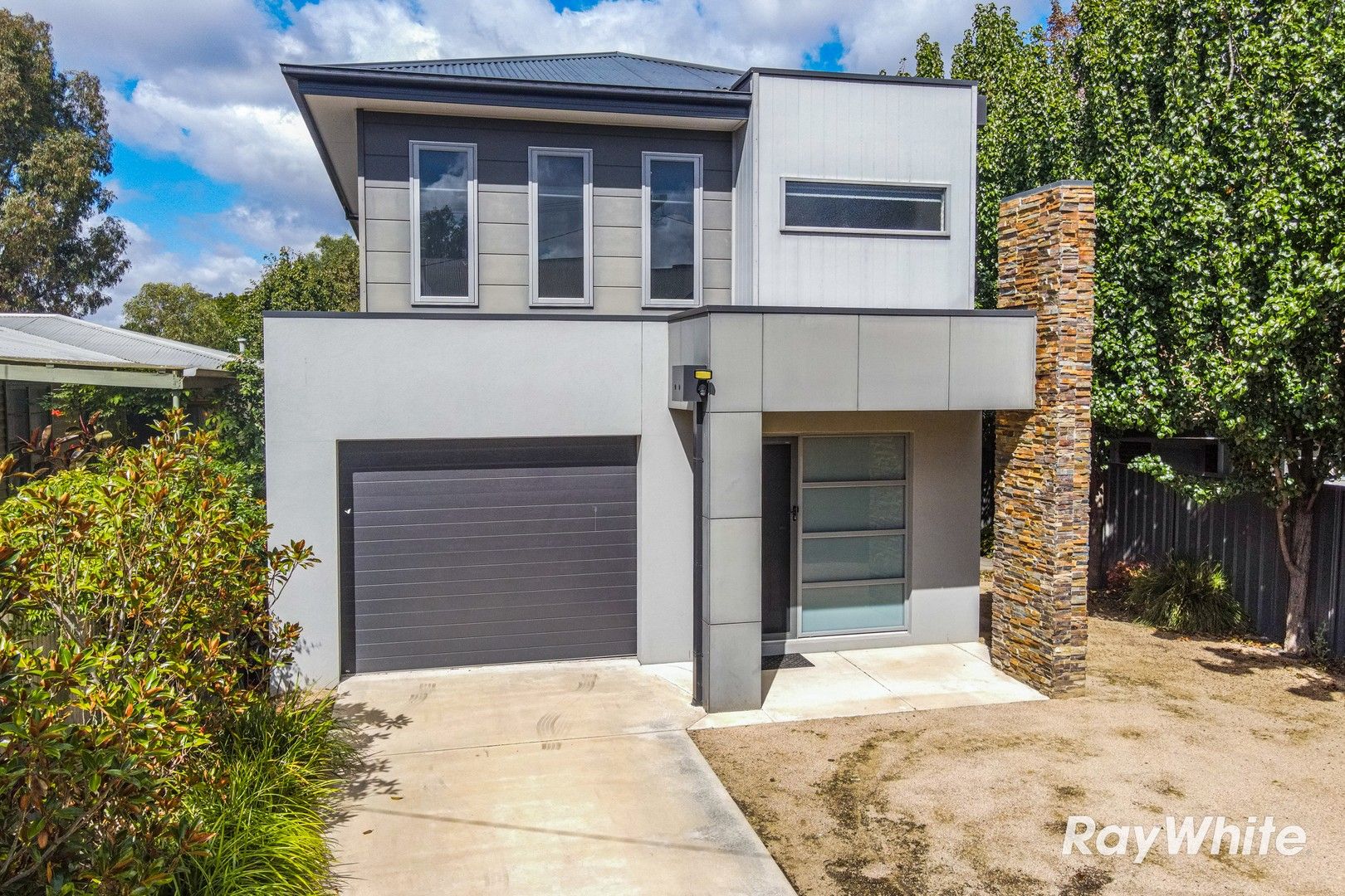 3 bedrooms House in 1A Mimosa Street GOLDEN SQUARE VIC, 3555