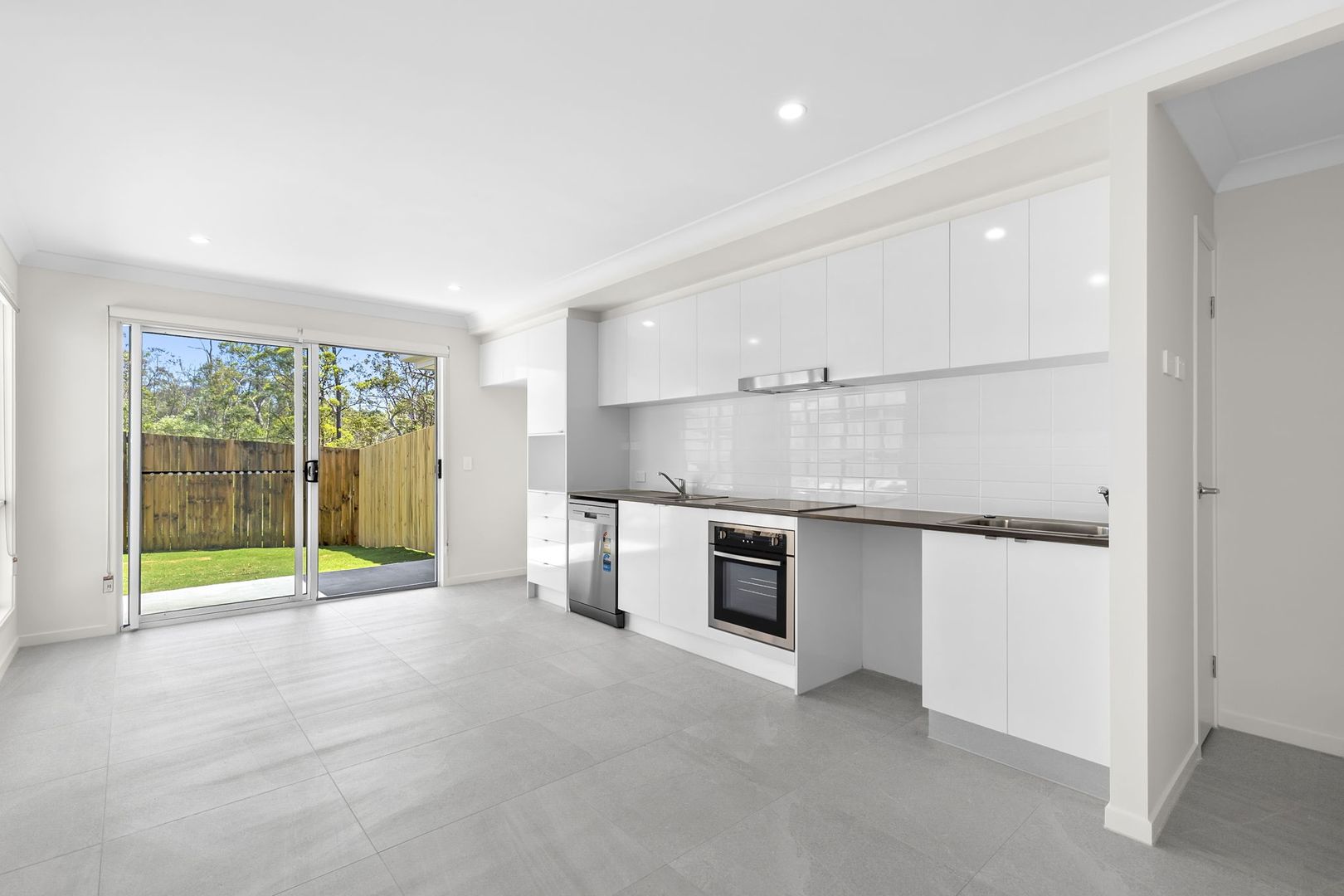 2/37 Niles Court, Bahrs Scrub QLD 4207 Duplex For Rent Domain