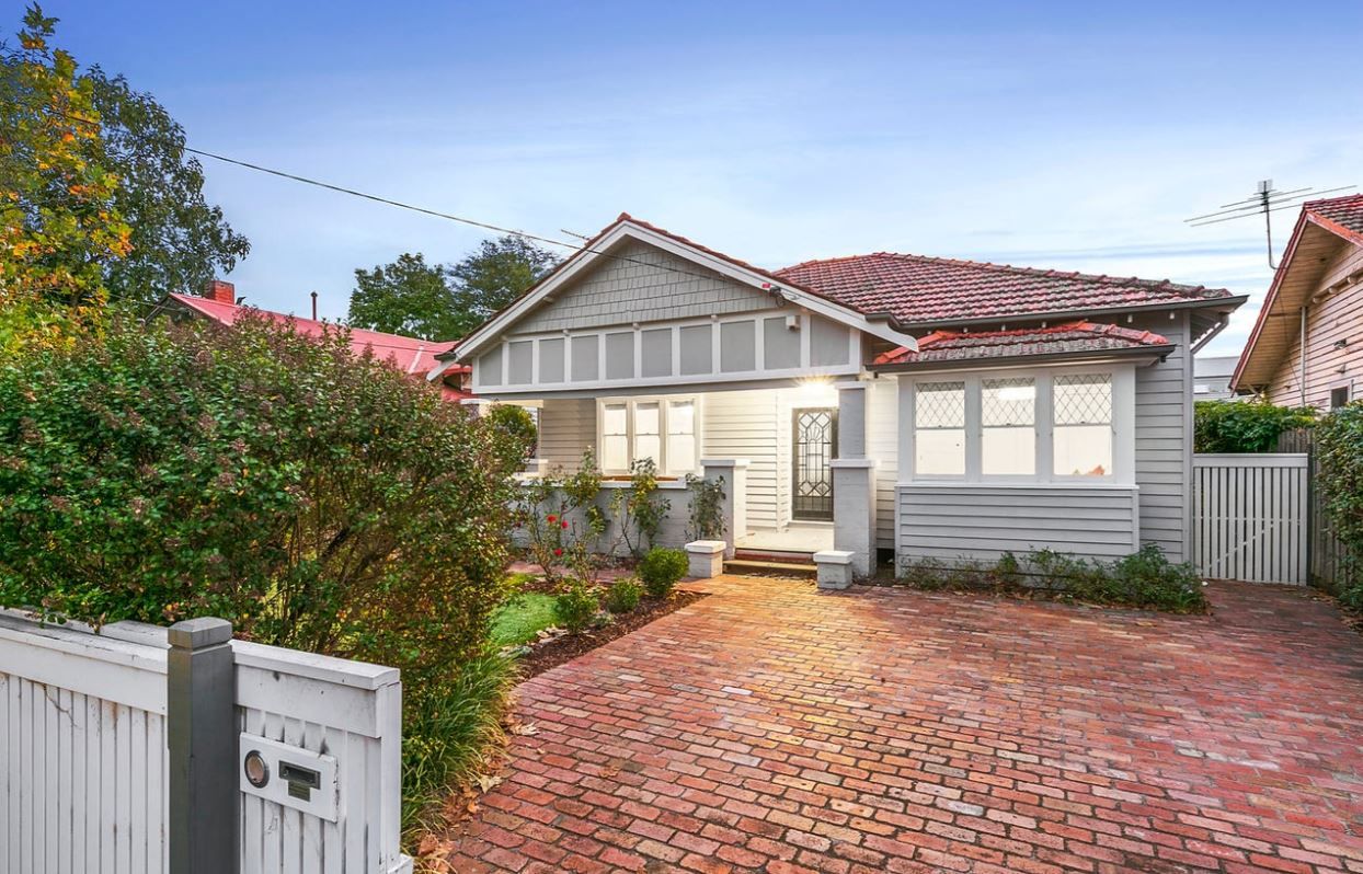 4 bedrooms House in 11 Myrnong Crescent ASCOT VALE VIC, 3032