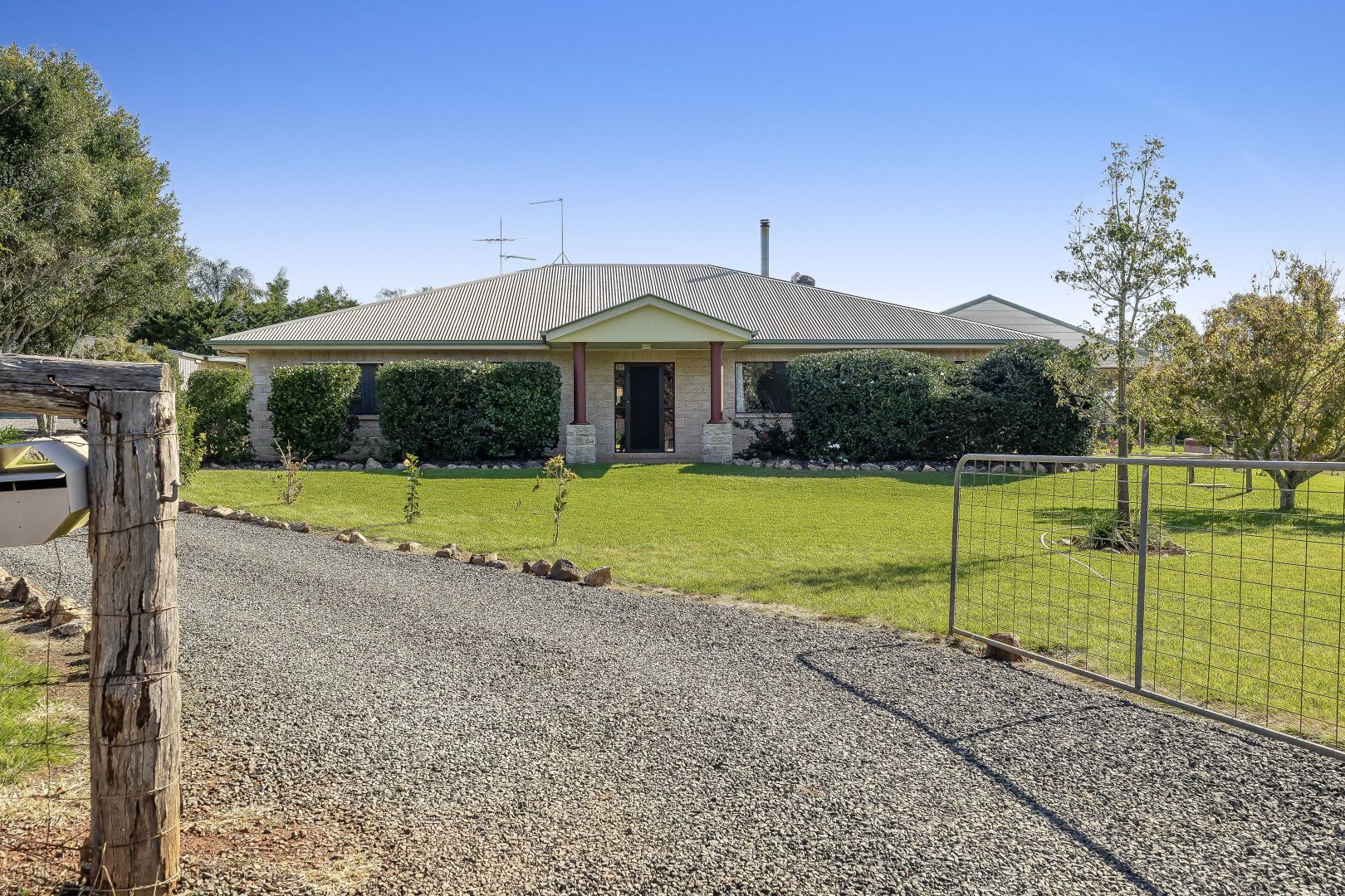 4 Melric Court, Geham QLD 4352, Image 2