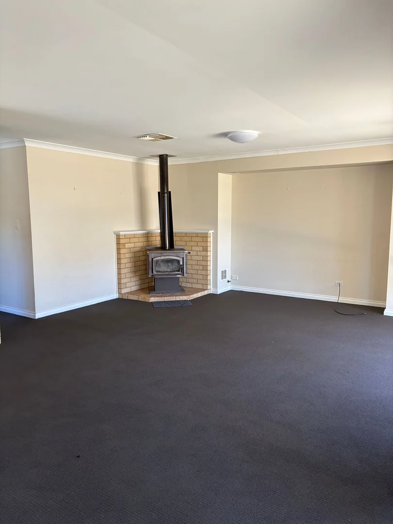 Additional image 3 of 207C Hare Street, West Lamington WA 6430