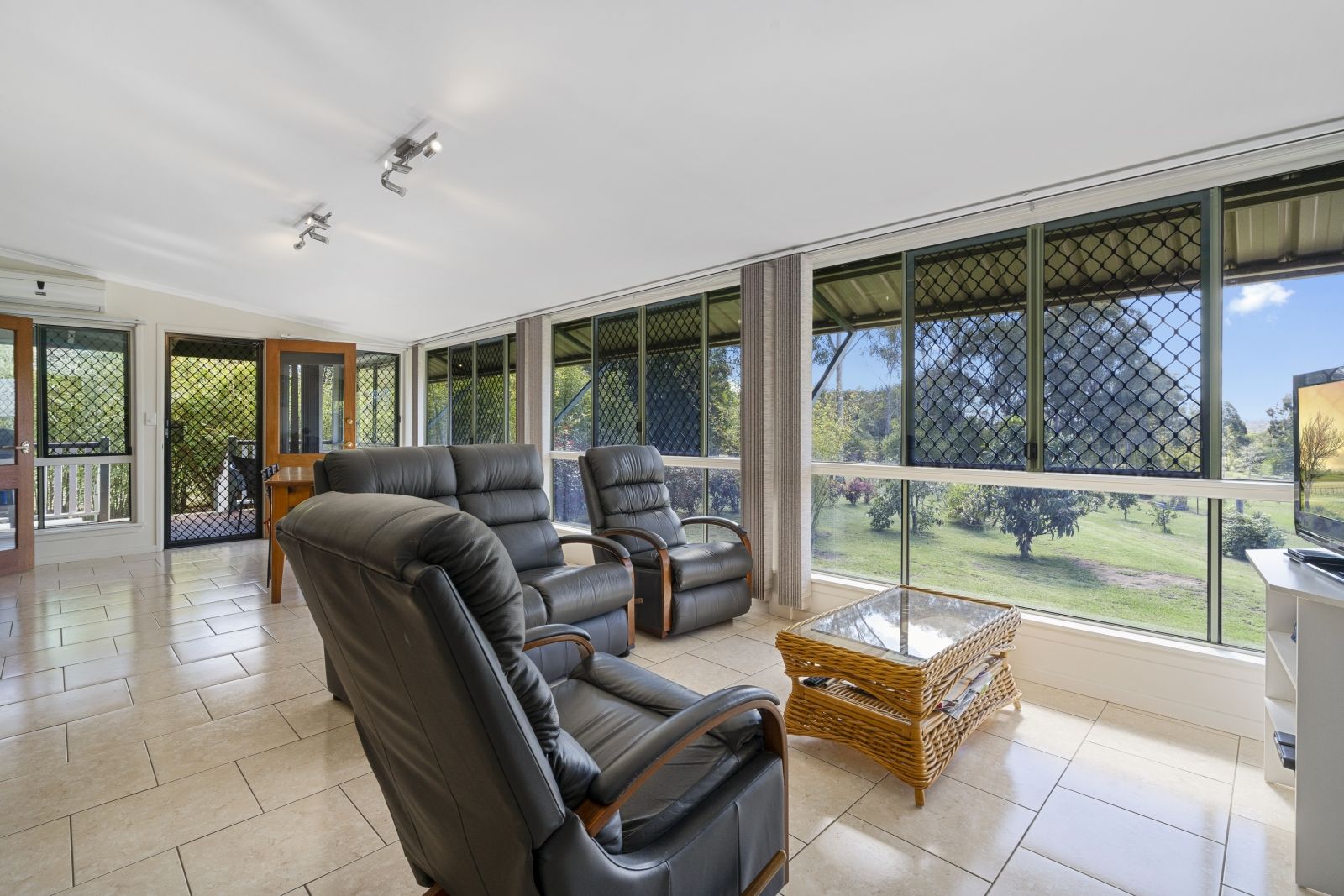 100 Greenhills Drive, Blackbutt QLD 4314, Image 2