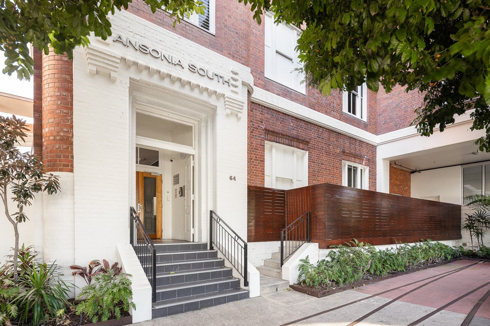 3 bedrooms Apartment / Unit / Flat in 301/64 Macquarie Street TENERIFFE QLD, 4005