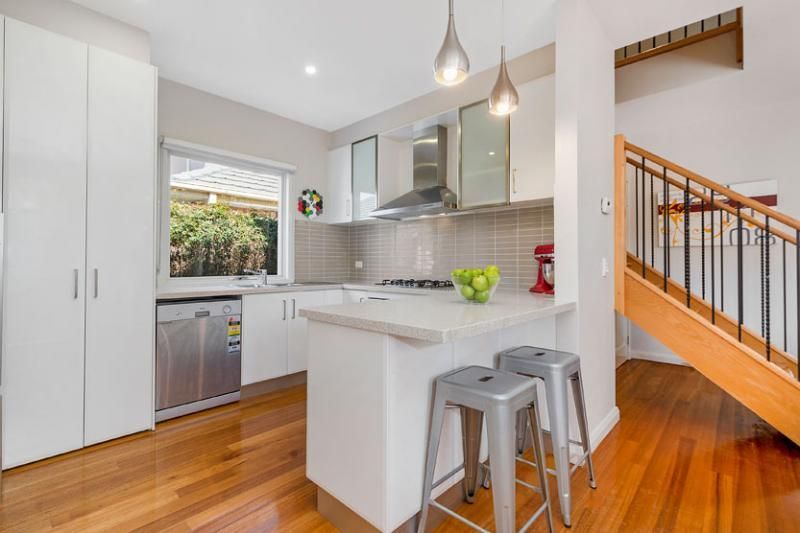 2/1 Kershaw Street, BENTLEIGH EAST VIC 3165, Image 2