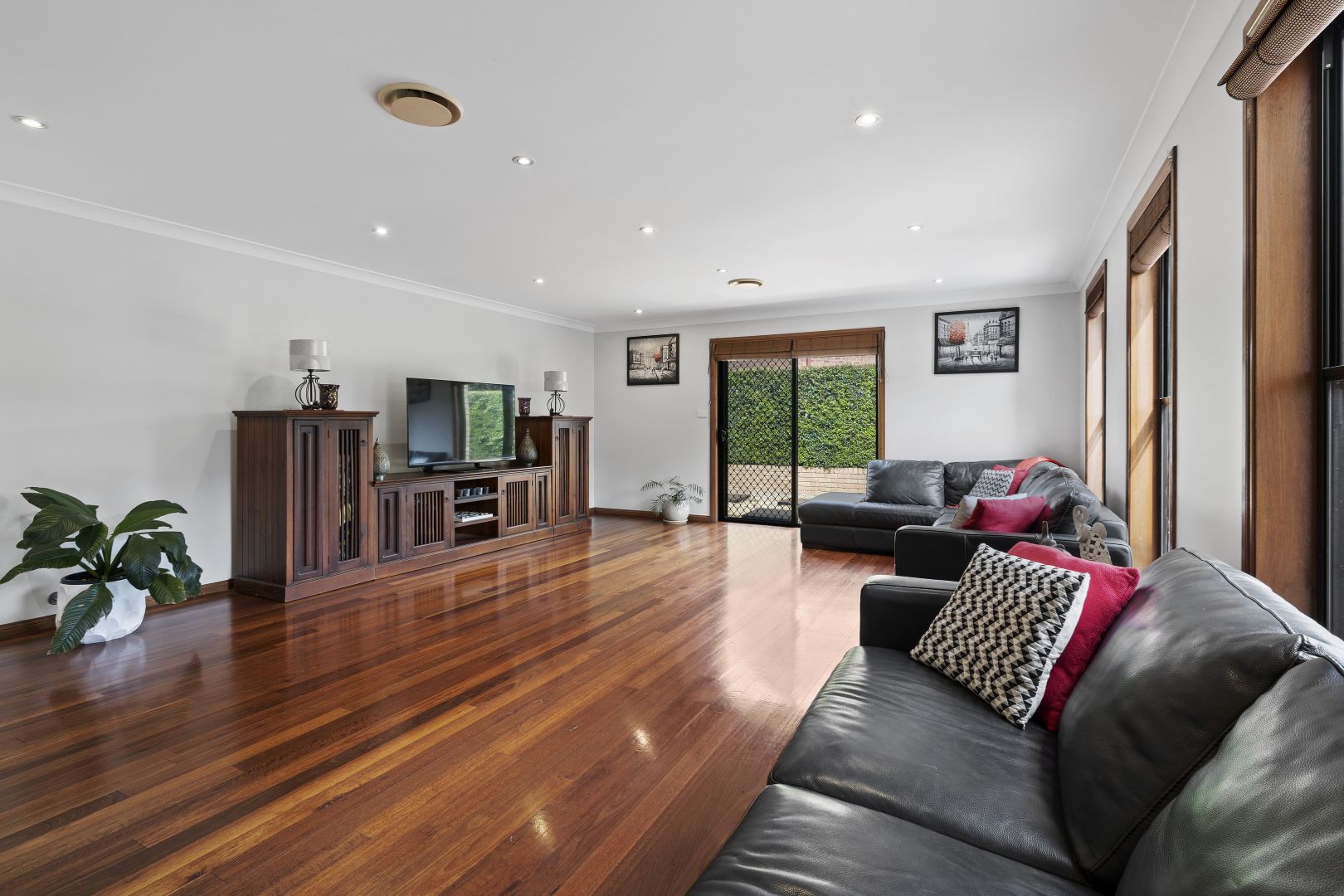 11 Creekwood Drive, Voyager Point NSW 2172, Image 2