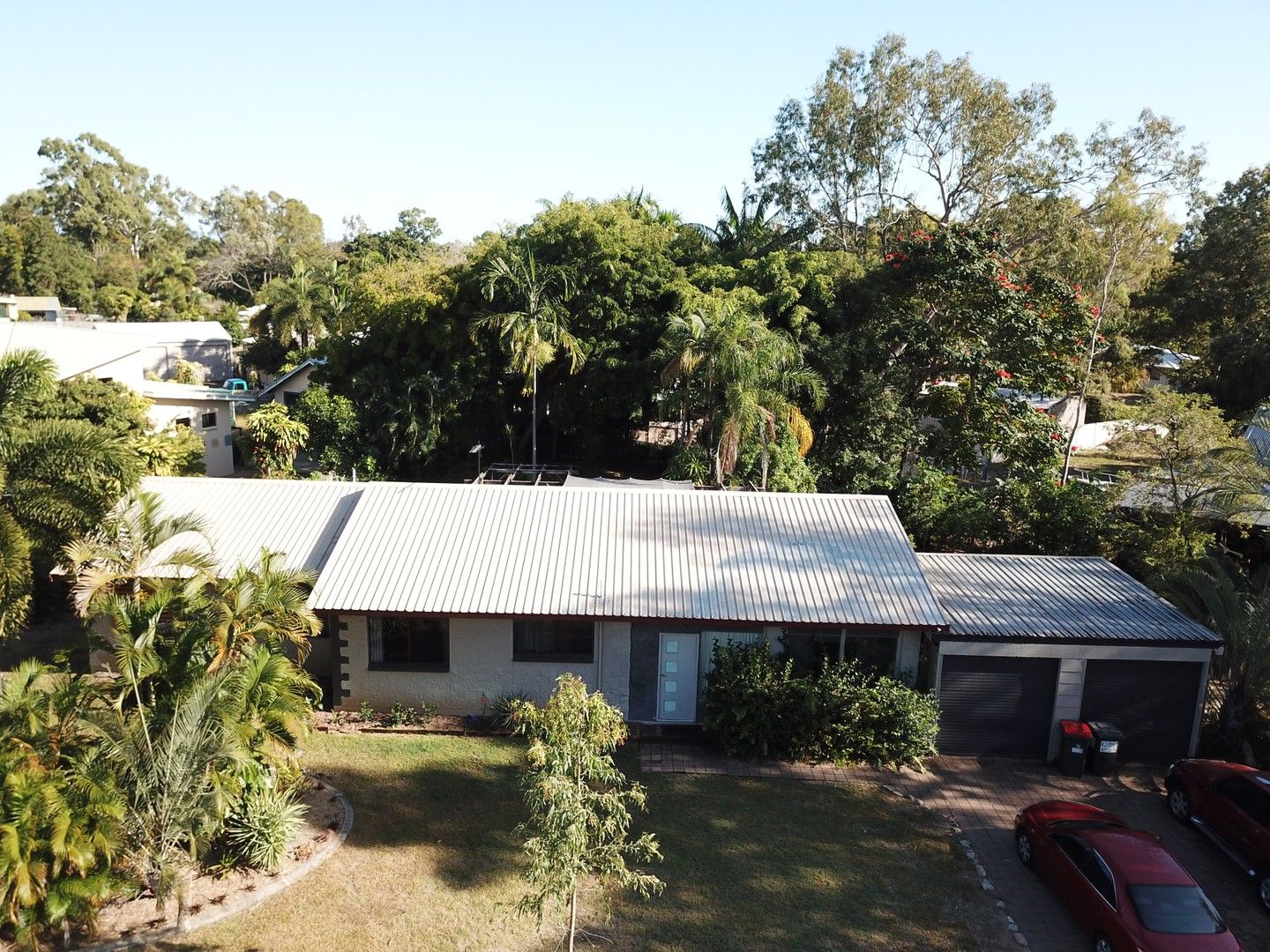 5 bedrooms House in 13 Balsam Street BUSHLAND BEACH QLD, 4818