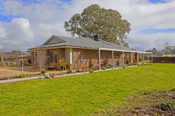 12 Meadow Creek Road, Oxley VIC 3678, Image 0