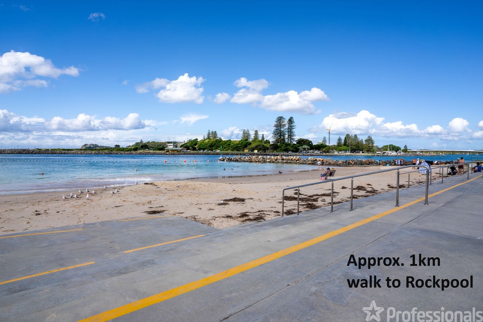2/1A North Street, Tuncurry NSW 2428, Image 2