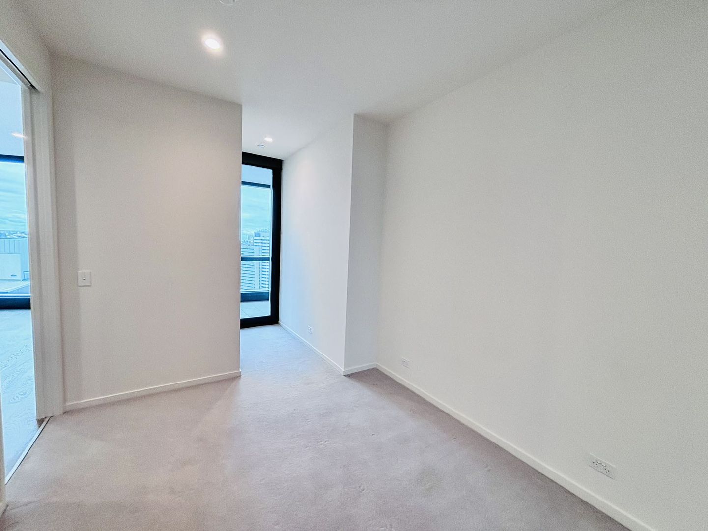 1810/70 Southbank Boulevard, Southbank VIC 3006, Image 2