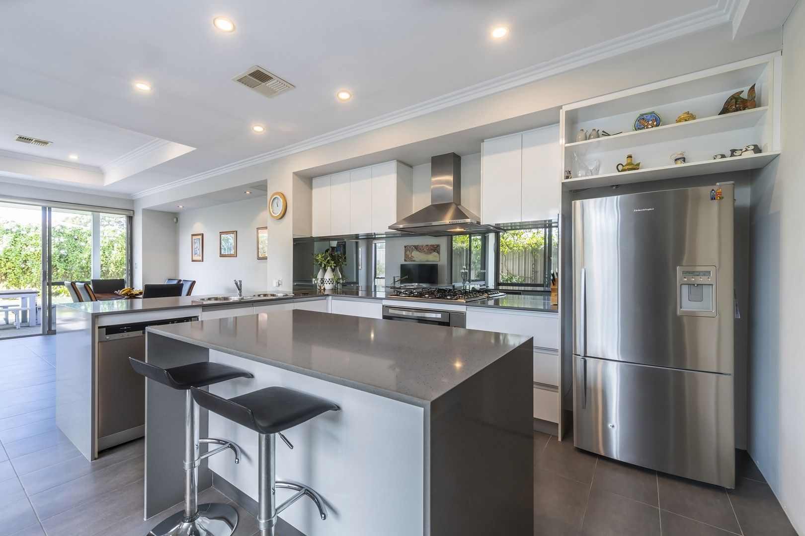 4 bedrooms House in  BOORAGOON WA, 6154