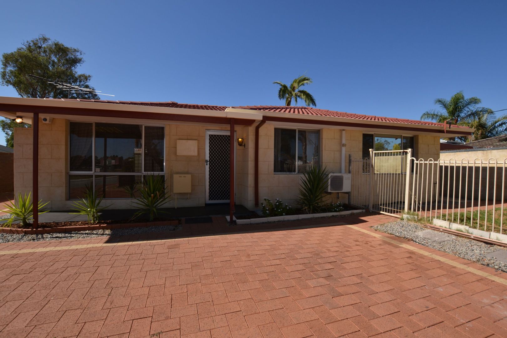 100 Girraween Street, Armadale WA 6112