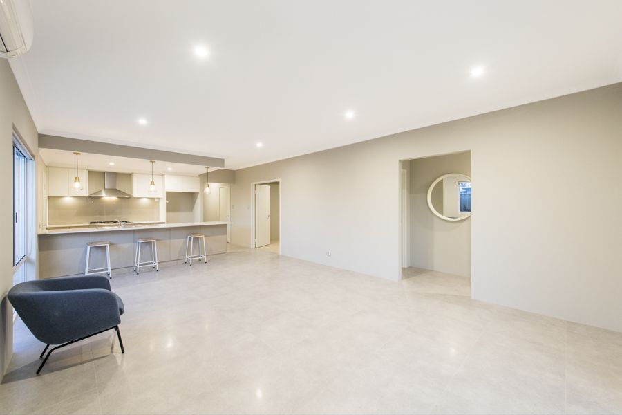 3 bedrooms House in 34 MARINA QUAY DRIVE ERSKINE WA, 6210