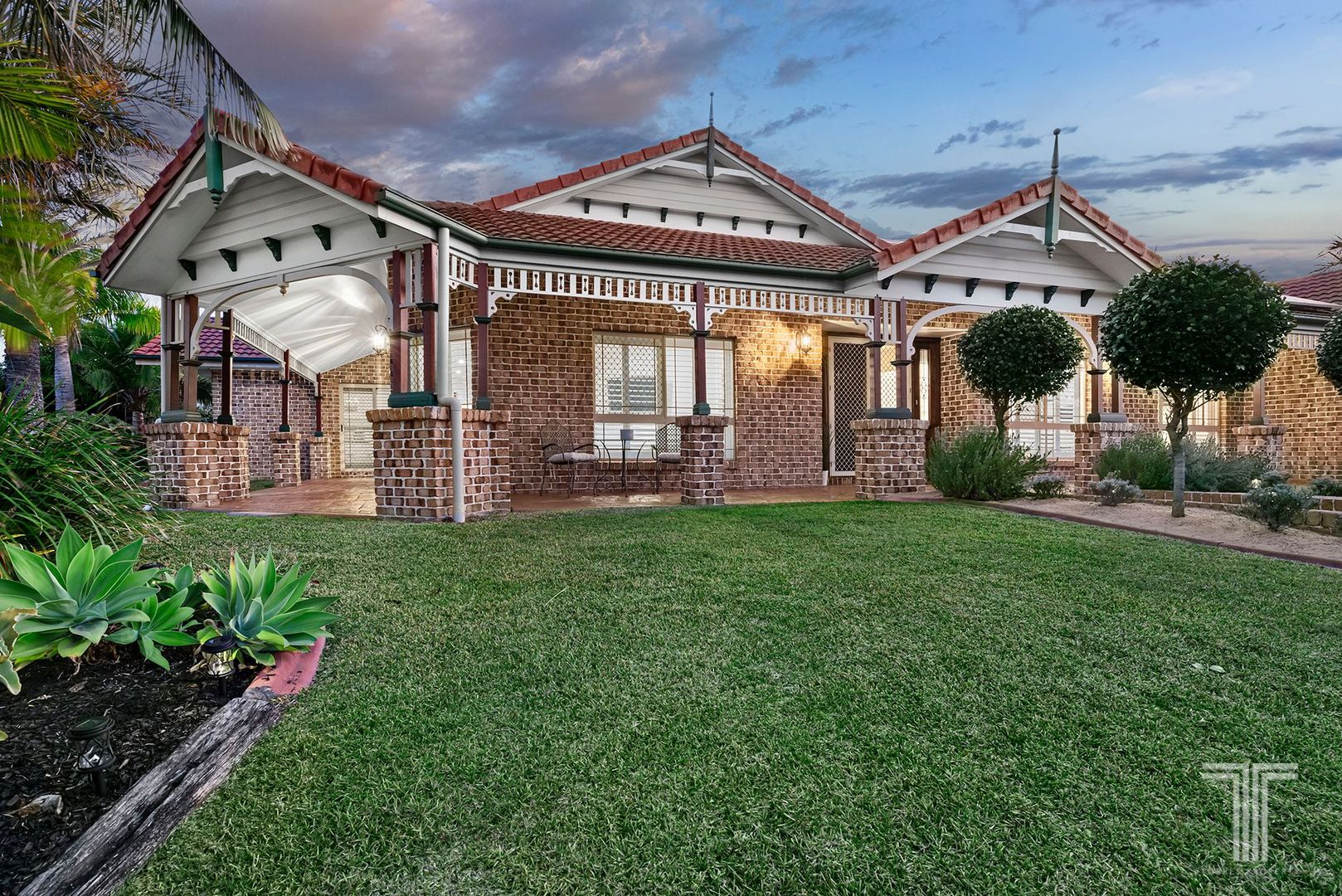 37 Amersham Crescent, Carindale Property History & Address Research