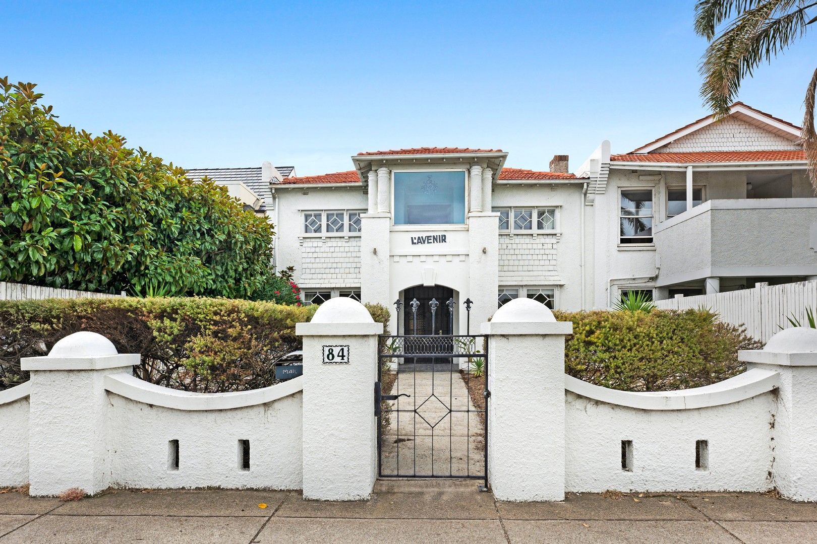 4 bedrooms House in 84 Marine Parade ELWOOD VIC, 3184