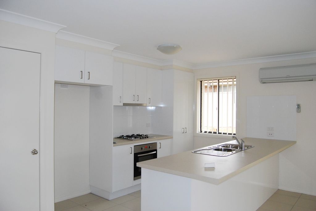 4 bedrooms House in 17 Molloy Drive ORANGE NSW, 2800