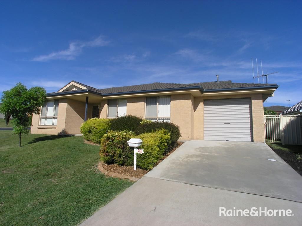 3 bedrooms House in 33 Roselawn Drive ORANGE NSW, 2800