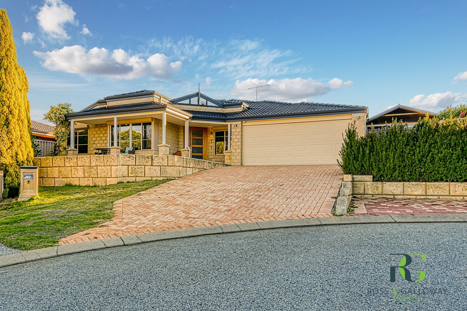 4 bedrooms House in 7 Avior Court WARNBRO WA, 6169