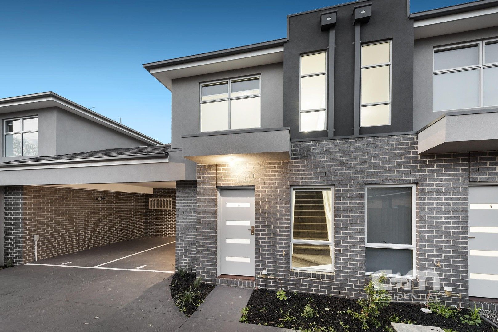 2 bedrooms Townhouse in 4/34 Grevillia Road OAK PARK VIC, 3046