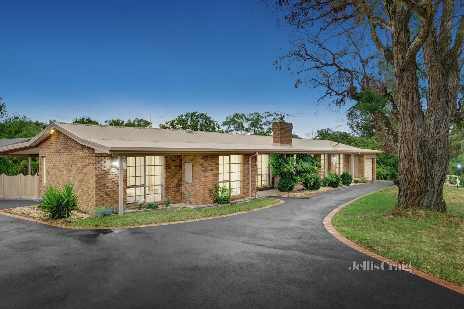 160 Cherry Tree Road, Hurstbridge Property History & Address Research