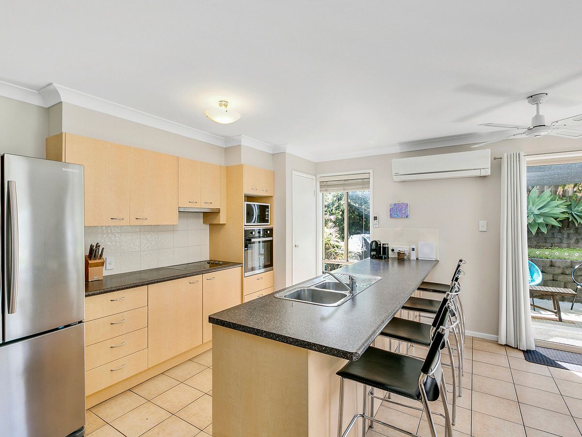 2/1 Ainsworth Street, Pacific Pines QLD 4211, Image 2