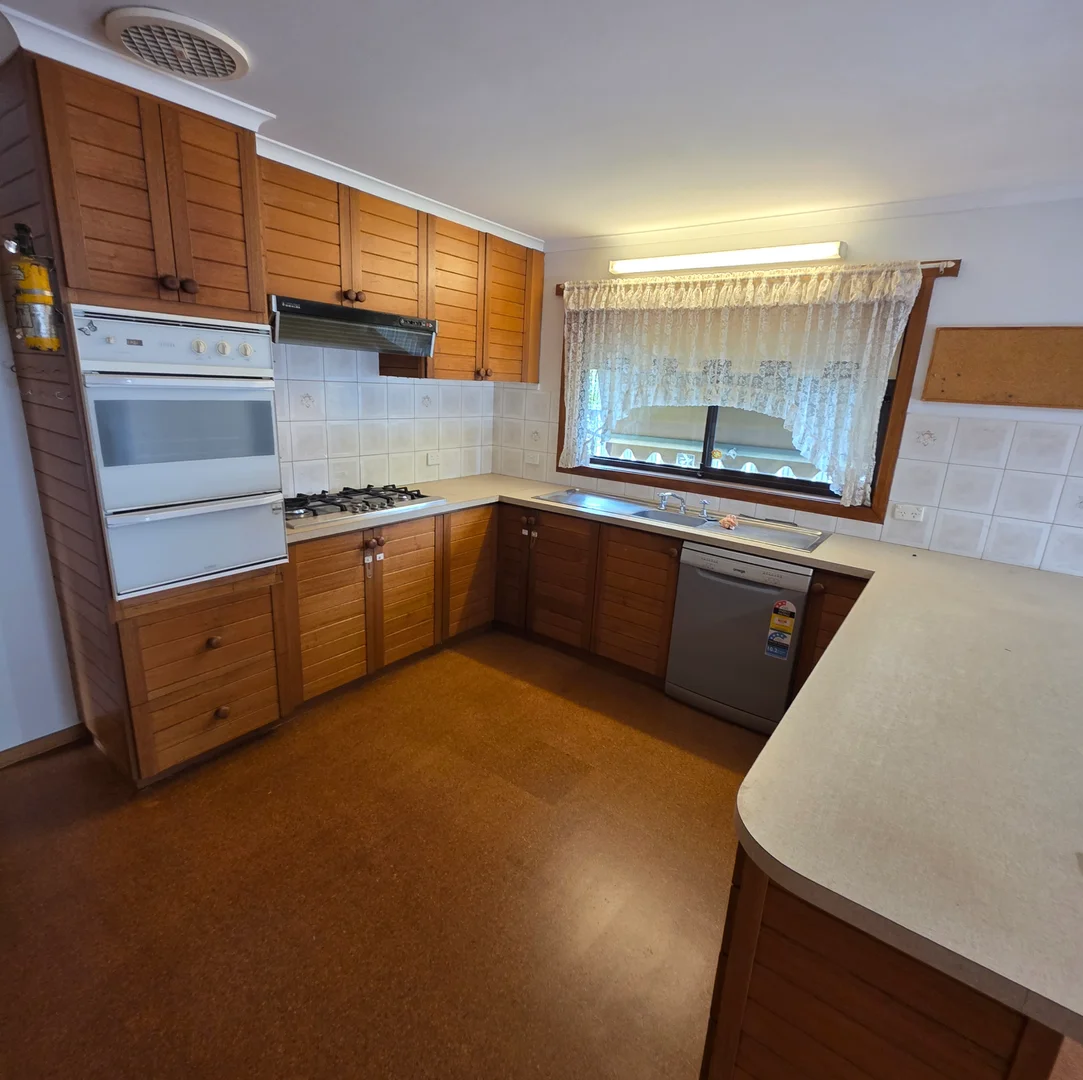 Additional image 11 of 4 Edwards Crescent, Wendouree VIC 3355