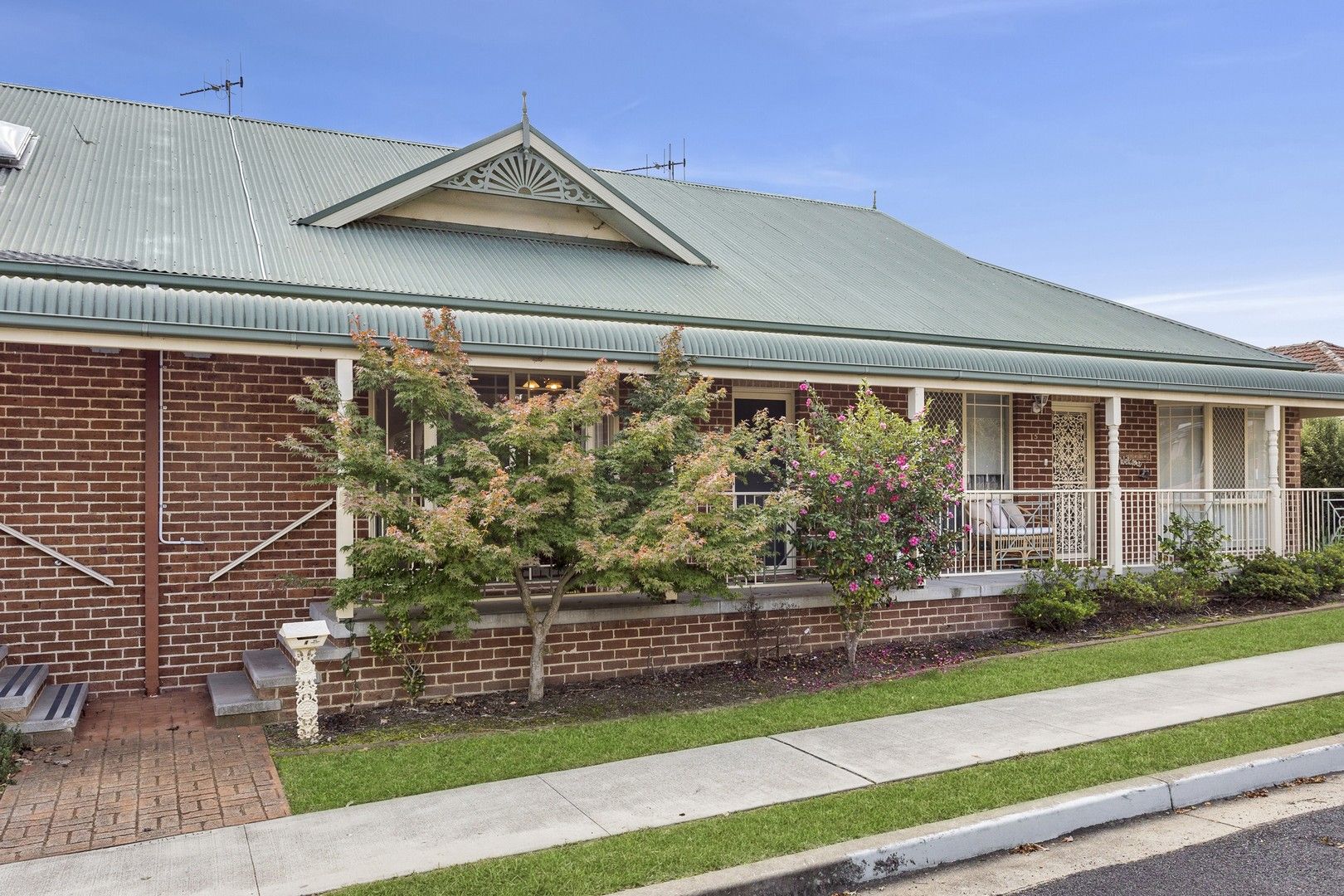 3 bedrooms Townhouse in 4/32 Macquoid Street QUEANBEYAN NSW, 2620