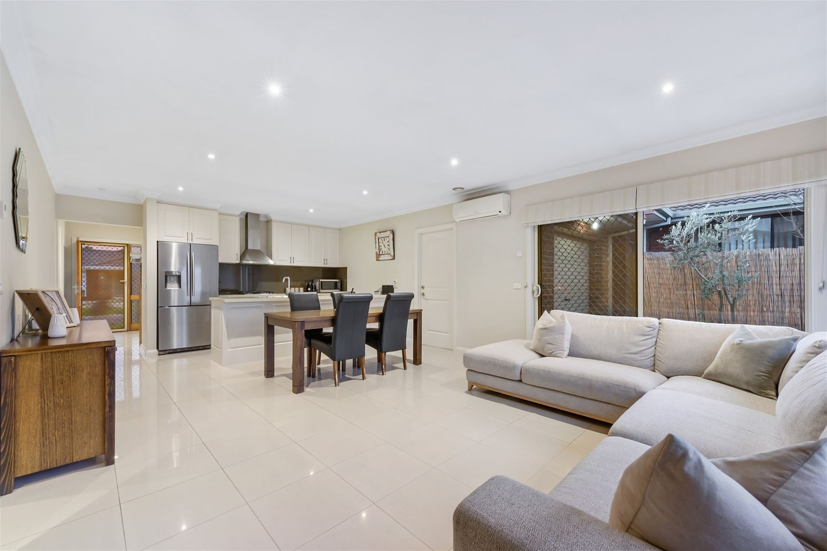 2a Jessica Place, Delahey VIC 3037, Image 2