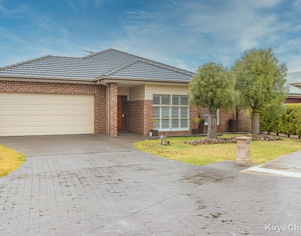 6 Rose Garden Avenue, Officer VIC 3809