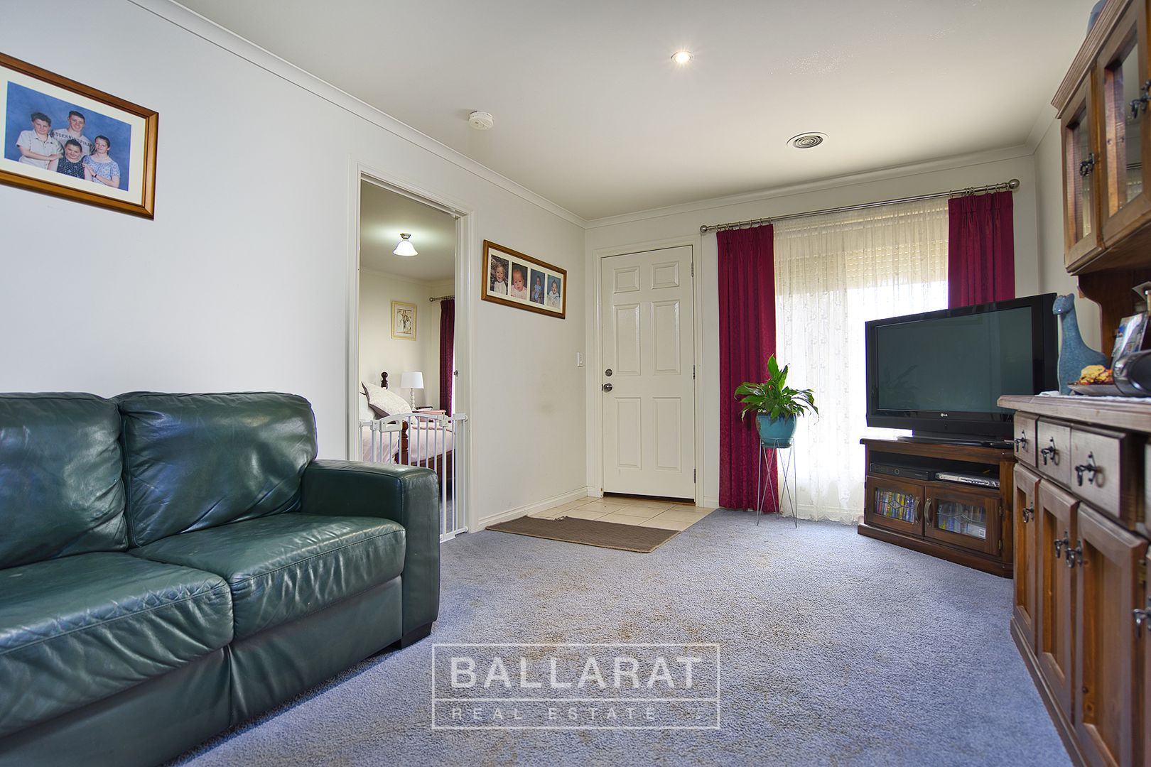 6 Cluden Gardens, Sebastopol VIC 3356, Image 2