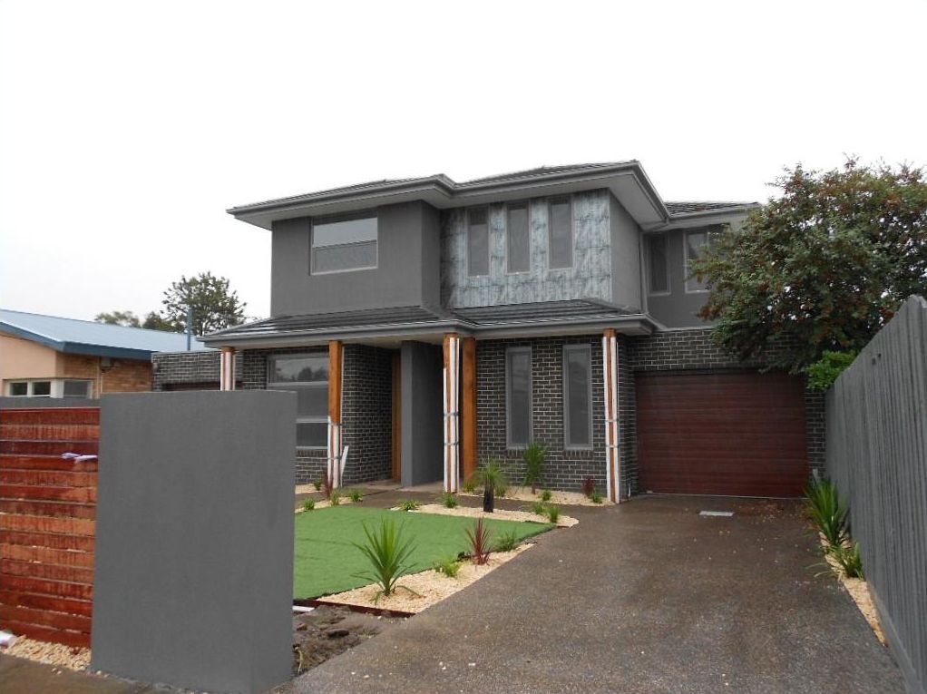 4 bedrooms Townhouse in 7B Huntingdon Road BENTLEIGH EAST VIC, 3165