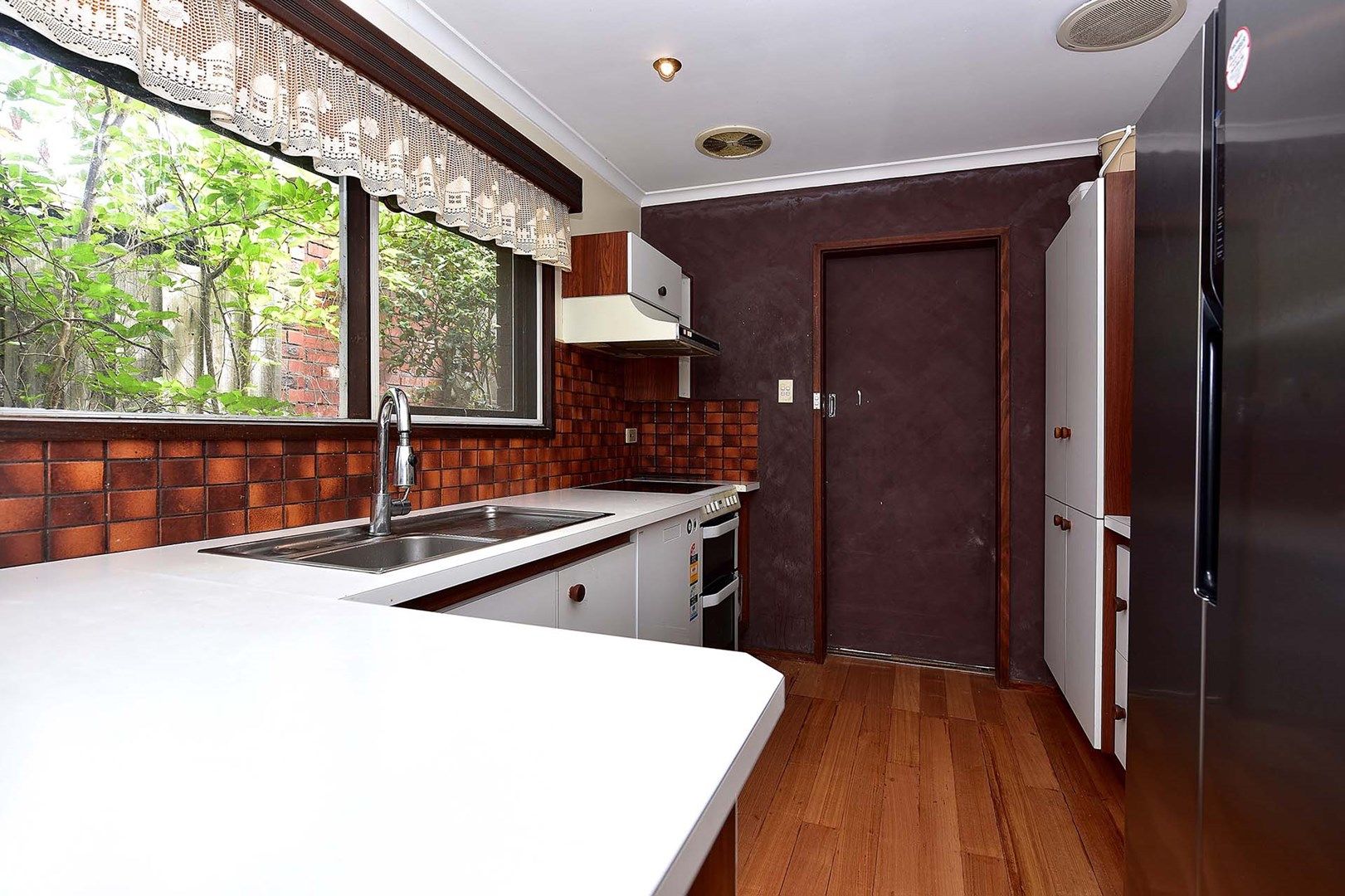 3 bedrooms House in 25 Silverton Drive FERNTREE GULLY VIC, 3156