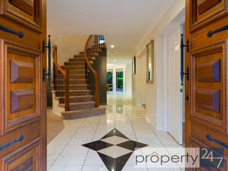 20 Brompton Pl, Brookfield QLD 4069, Image 1