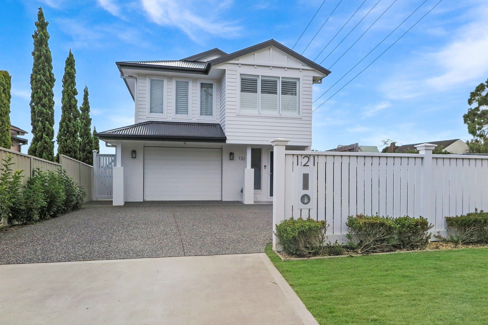 5 bedrooms House in 121 Ocean Street DUDLEY NSW, 2290