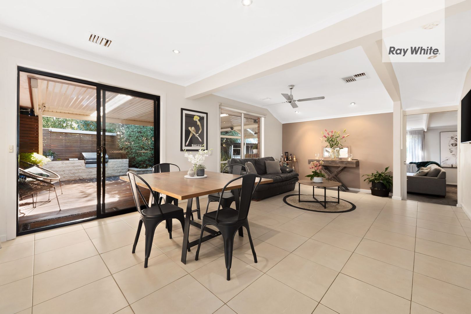 3 Burridge Close, Mill Park VIC 3082, Image 2