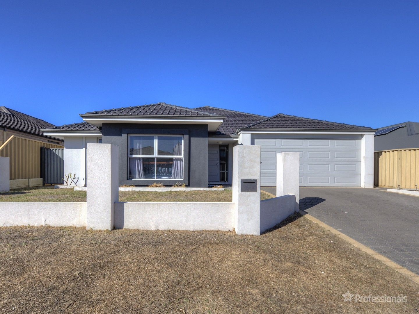 4 bedrooms House in 17 Oakbank Crescent BUTLER WA, 6036