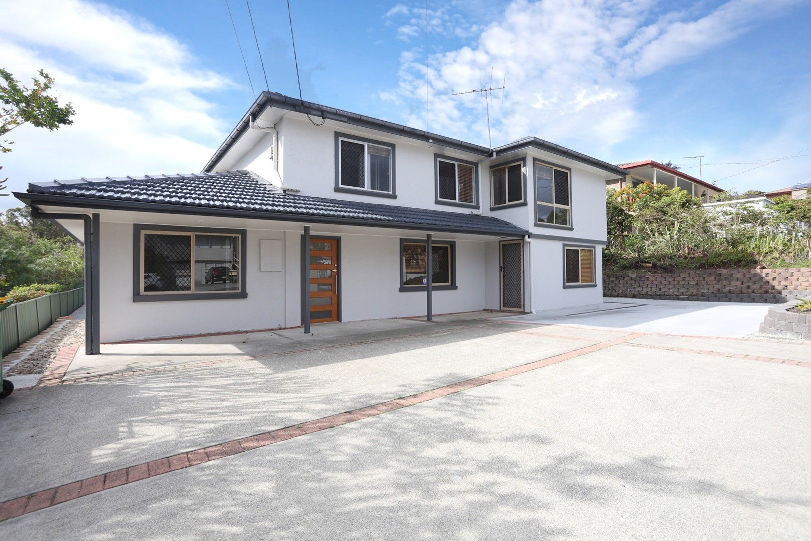 5 bedrooms House in 16 Clarinda Ave SPRINGWOOD QLD, 4127