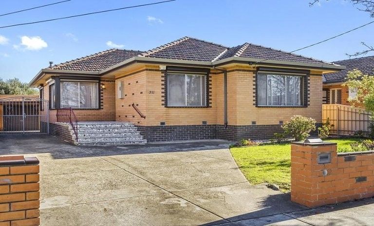 3 bedrooms House in 311 High St THOMASTOWN VIC, 3074