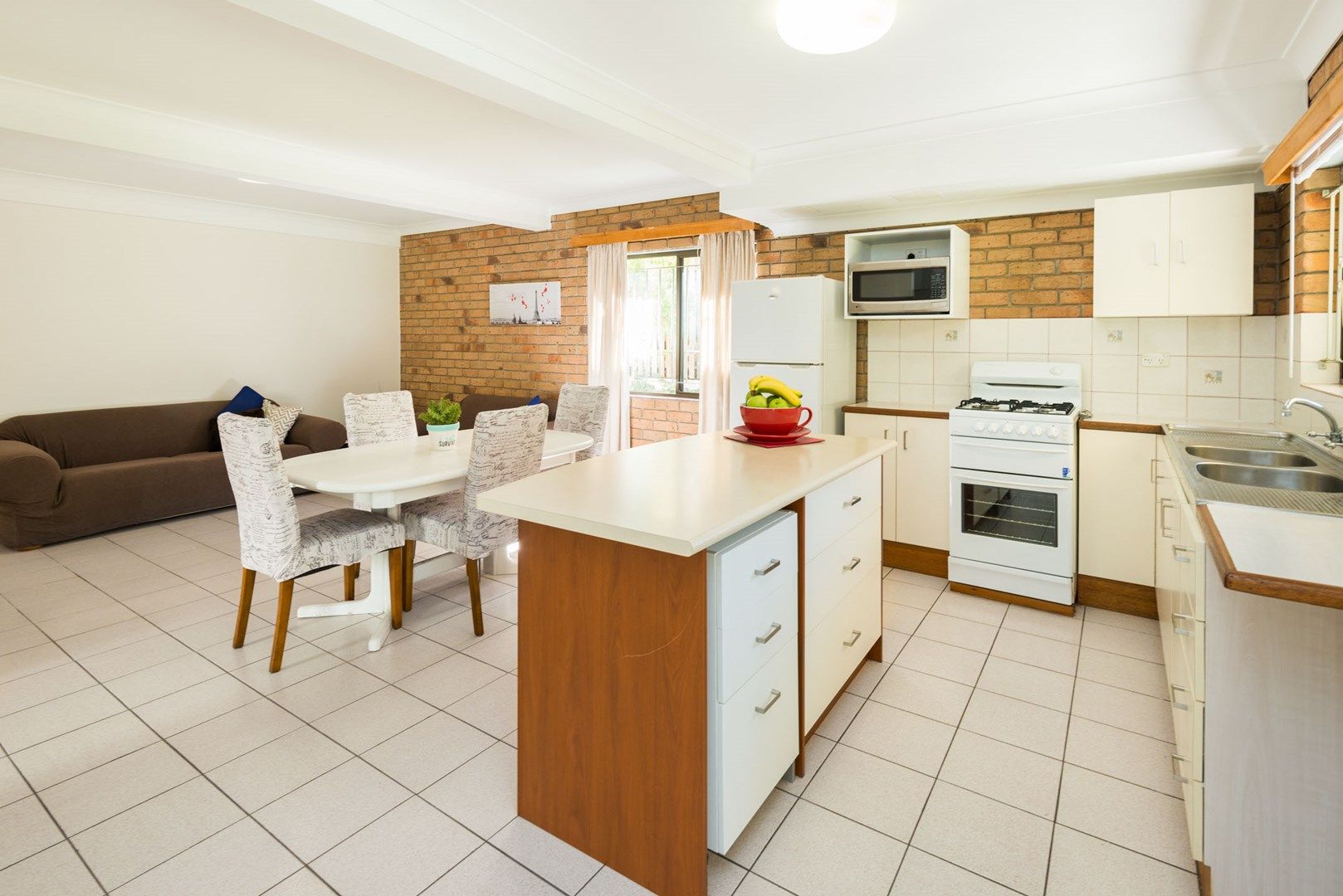 28A Palmerston Street, Annerley QLD 4103, Image 0