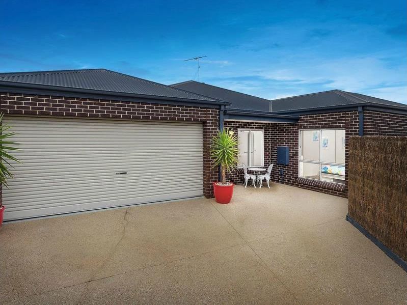3 bedrooms House in 2/22 Torquay Road BELMONT VIC, 3216