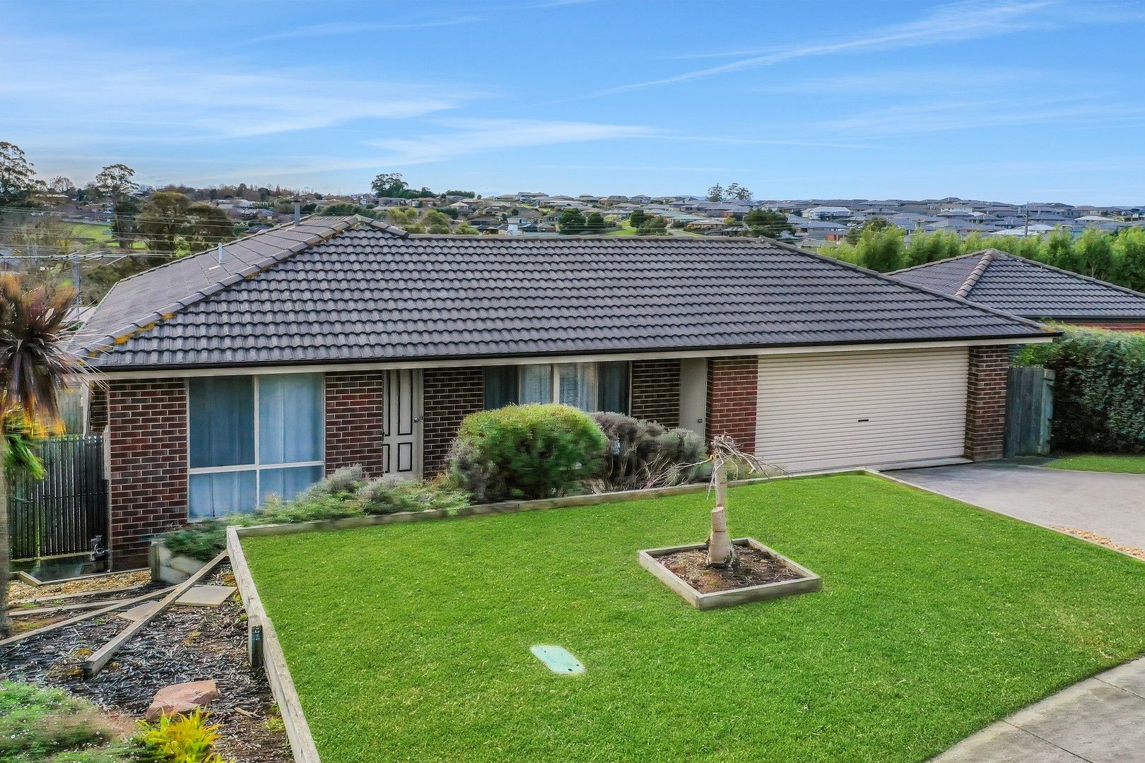 3 bedrooms House in 5 Tatterson Court WARRAGUL VIC, 3820