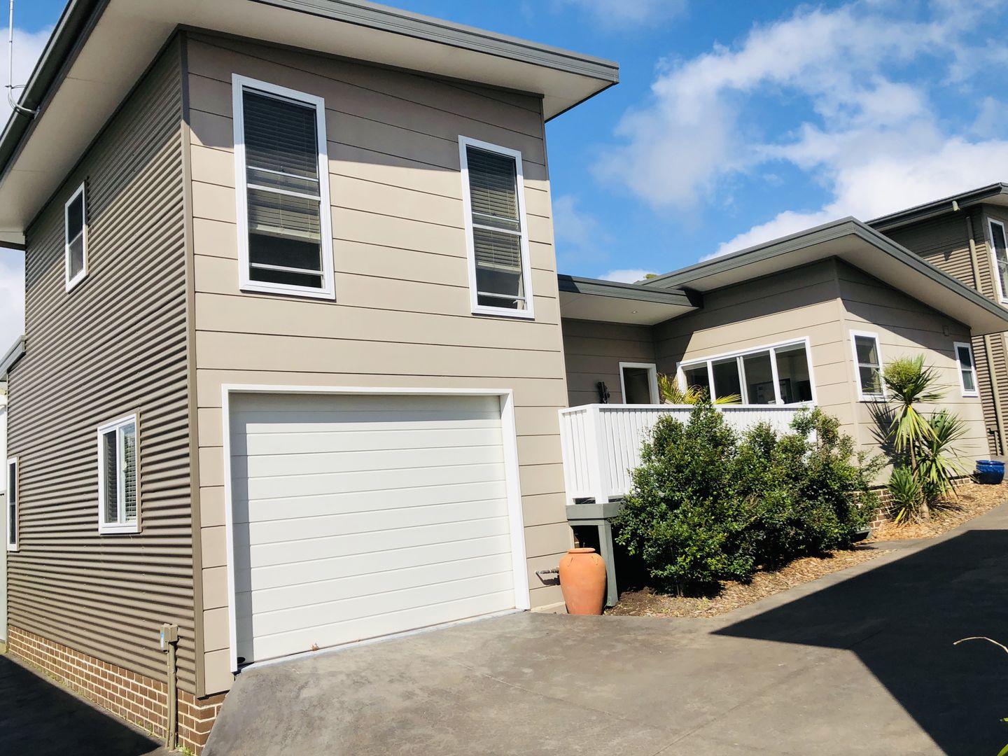 3 bedrooms Townhouse in 4/43 Laurina Avenue HELENSBURGH NSW, 2508