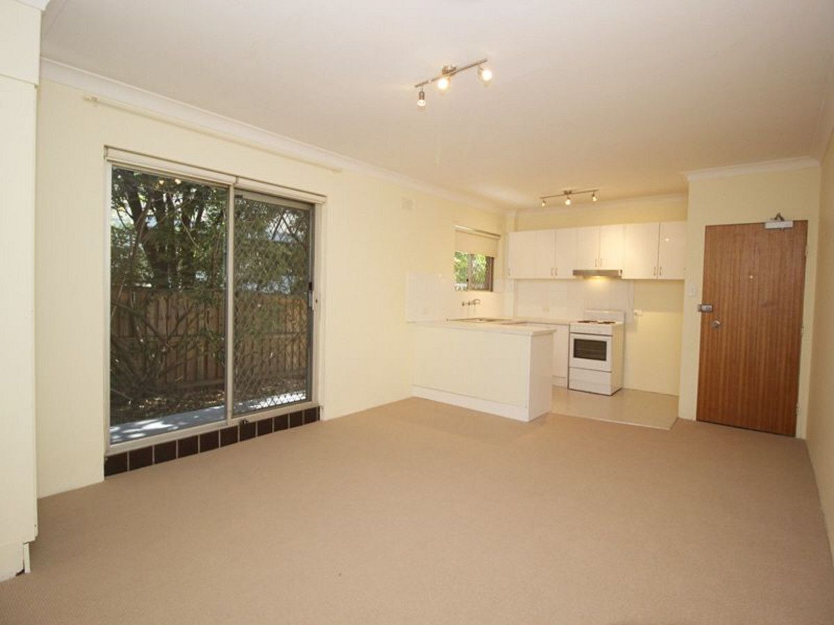 2 bedrooms Apartment / Unit / Flat in 2/17 Lismore Avenue DEE WHY NSW, 2099