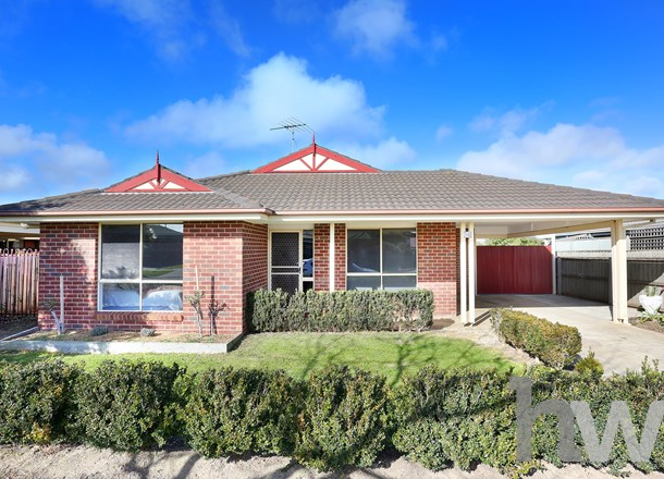 25 Paramount Crescent, St Albans Park VIC 3219