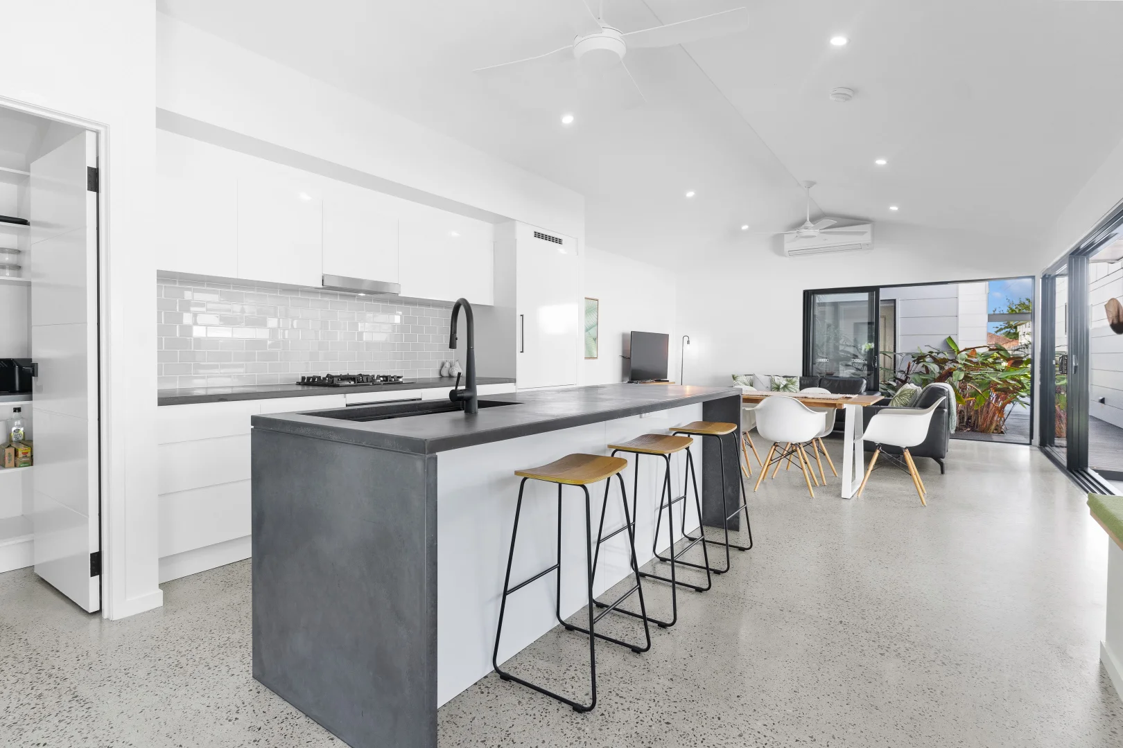 Additional image 5 of 11 Holland Street, Wongaling Beach QLD 4852