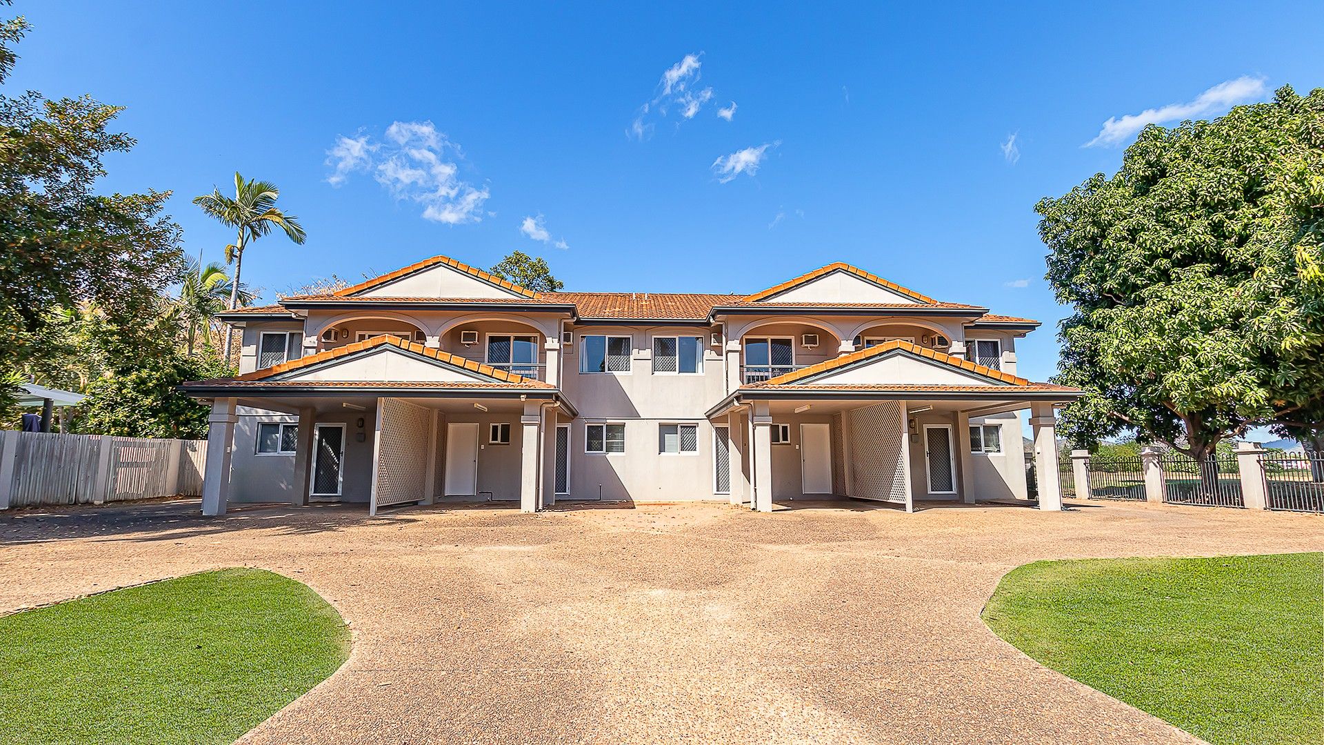 3 bedrooms Apartment / Unit / Flat in 2/15 Welsh Street ROSSLEA QLD, 4812