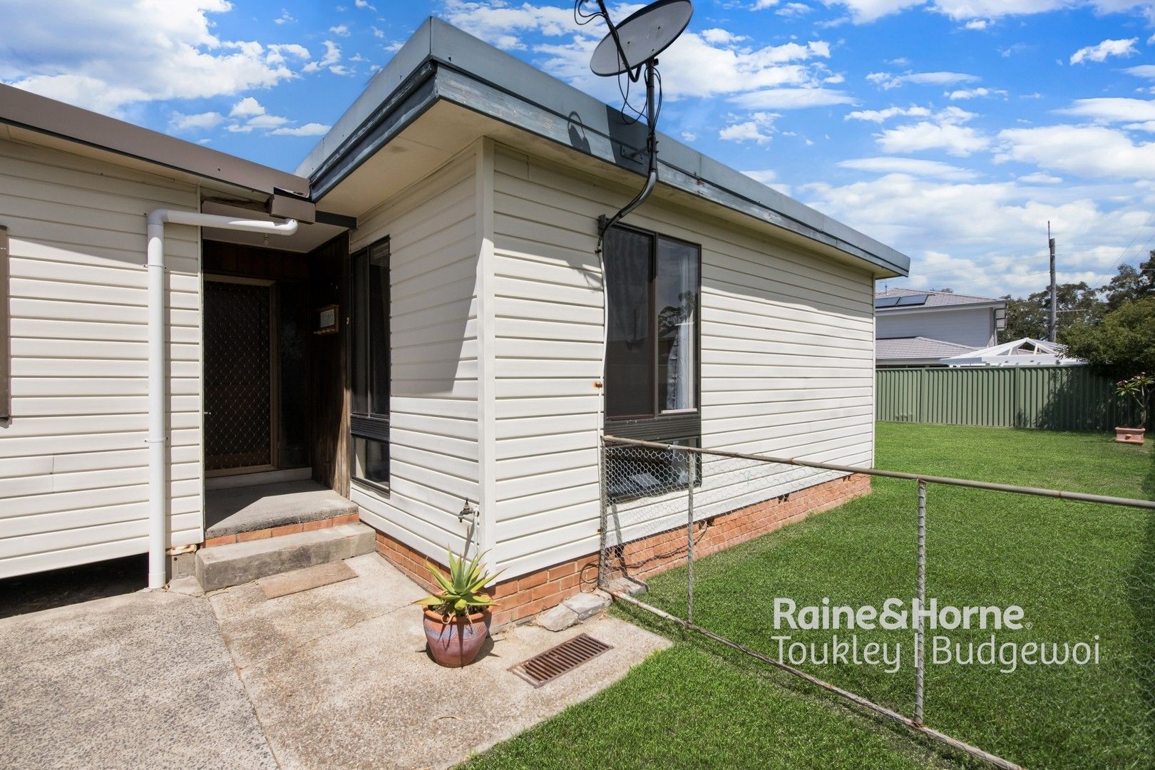 2 bedrooms House in 2/92 Scenic Drive BUDGEWOI NSW, 2262