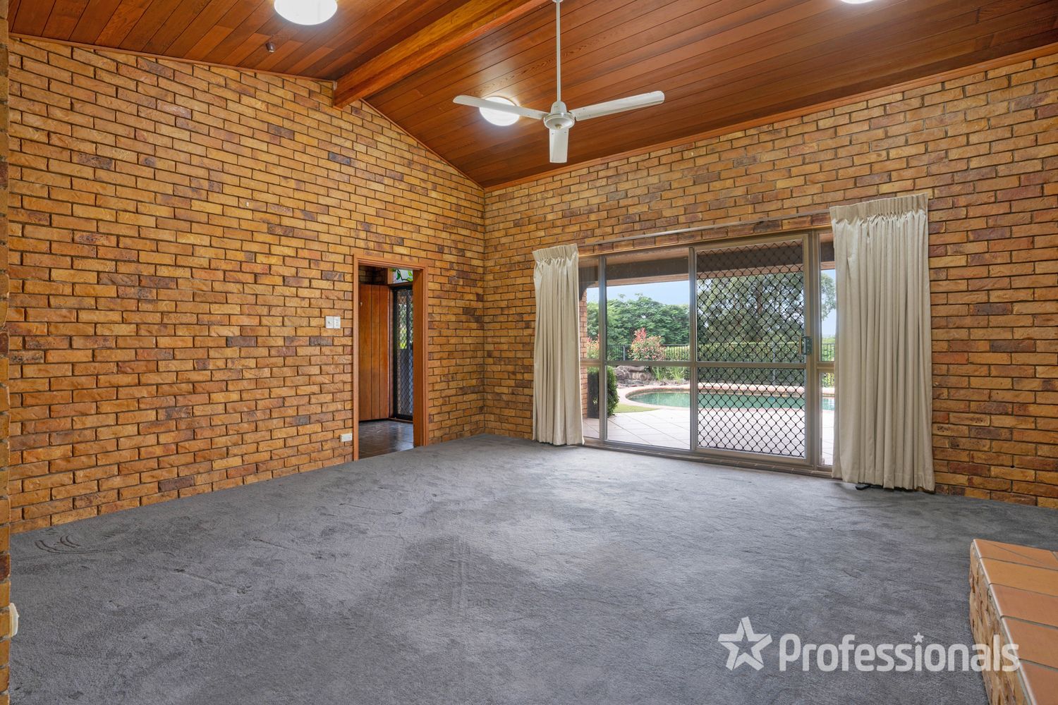 3 Emerald Drive, Southside QLD 4570, Image 2