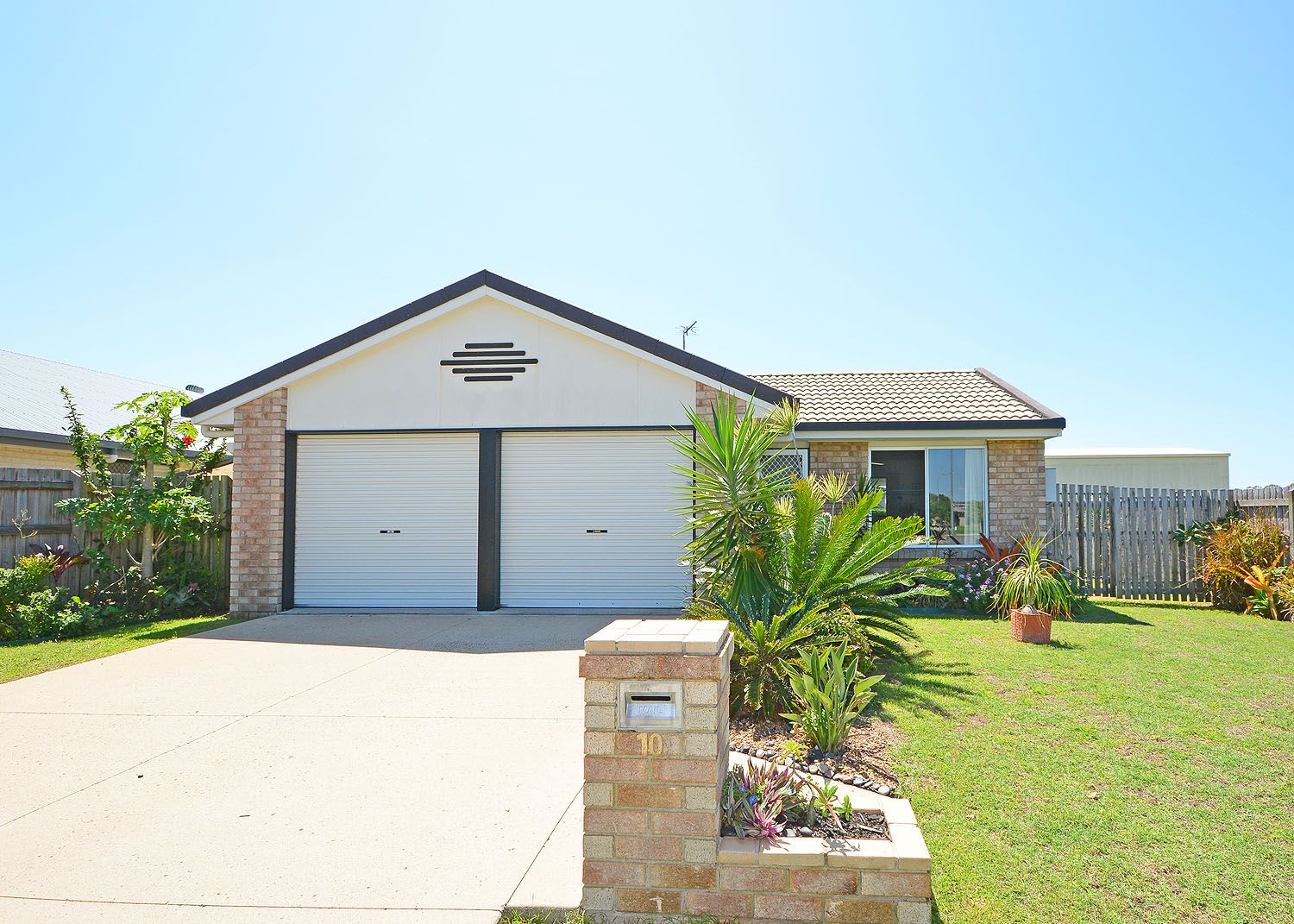 10 Dory Drive, Point Vernon QLD 4655