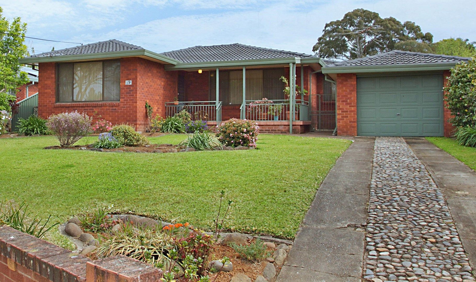 3 bedrooms House in 19 Bombala Street PENDLE HILL NSW, 2145